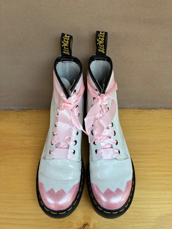 PRETTY IN PINK: Custom Metallic & Glitter Festival Docs - Picture 5 of 10